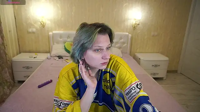 LunaaMayy online show from February 5, 2026, 10:58 pm