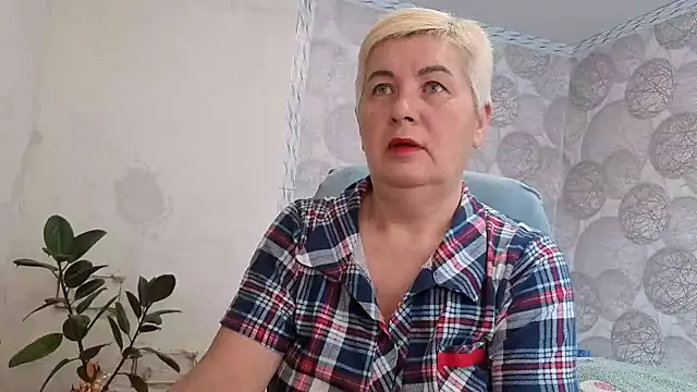 NicoleOlla online show from November 7, 2025, 3:39 am