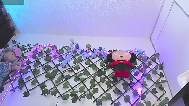 Snapshot of Pucaa_ chatting on December 22, 2024, 1:34 am Pucaa  online show from December 22, 2024, 1:34 am