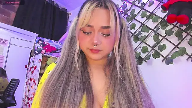 Snapshot of Pucaa_ chatting on January 4, 2025, 12:48 am Pucaa  online show from January 4, 2025, 12:48 am