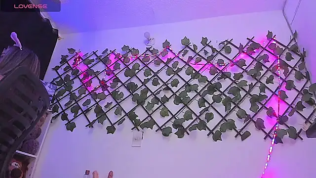 Snapshot of Pucaa_ chatting on February 6, 2025, 12:43 am Pucaa  online show from February 6, 2025, 12:43 am