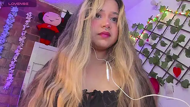 Snapshot of Pucaa_ chatting on February 27, 2025, 12:54 am Pucaa  online show from February 27, 2025, 12:54 am