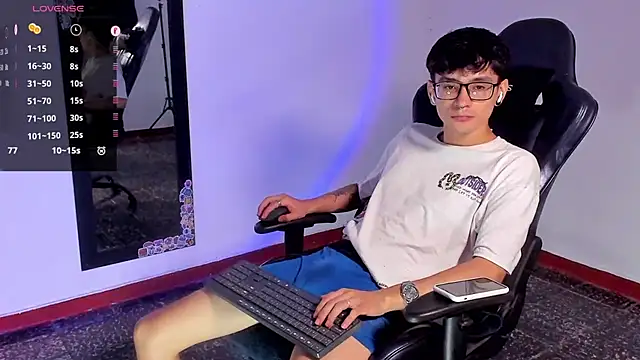 cute diego  online show from February 12, 2025, 11:51 pm