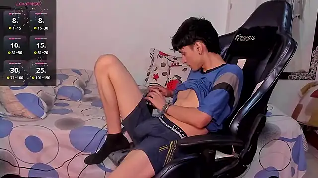 cute diego  online show from October 3, 2025, 10:40 pm