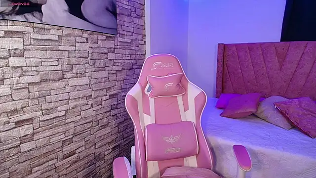 Snapshot of RachelStein chatting on October 10, 2025, 8:13 am RachelStein online show from October 10, 2025, 8:13 am