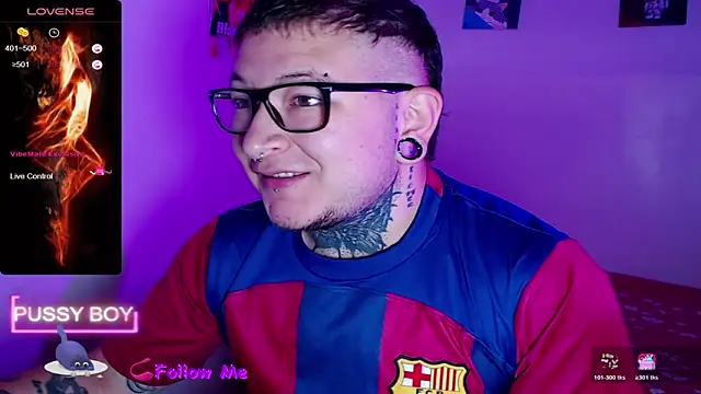 Snapshot of princeFtm chatting on November 9, 2025, 3:43 pm princeFtm online show from November 9, 2025, 3:43 pm