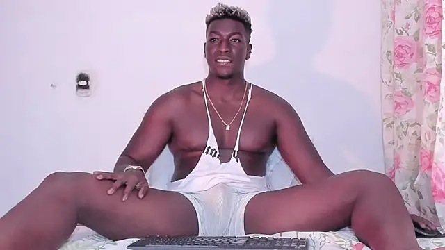 Snapshot of michaell_james7 chatting on December 30, 2024, 2:09 am michaell james7 online show from December 30, 2024, 2:09 am