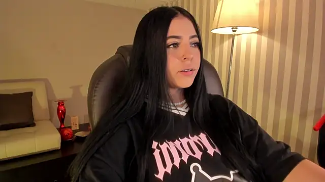 Snapshot of Maaiitee chatting on October 30, 2025, 5:02 pm Maaiitee online show from October 30, 2025, 5:02 pm