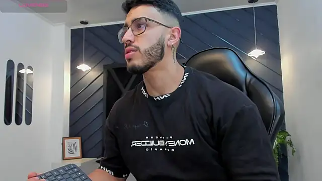 Liam Kleiin online show from October 31, 2025, 11:22 am