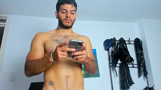 Snapshot of JuanBlade chatting on October 2, 2025, 5:20 pm JuanBlade online show from October 2, 2025, 5:20 pm