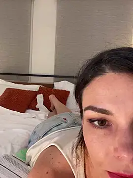 Snapshot of hotwife_margot chatting on June 1, 2026, 10:17 am hotwife margot online show from June 1, 2026, 10:17 am