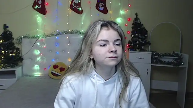 TinaRedly online show from December 13, 2024, 6:31 am