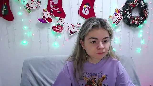 TinaRedly online show from December 17, 2024, 10:43 pm