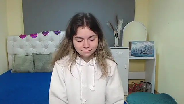 TinaRedly online show from September 26, 2025, 6:06 am