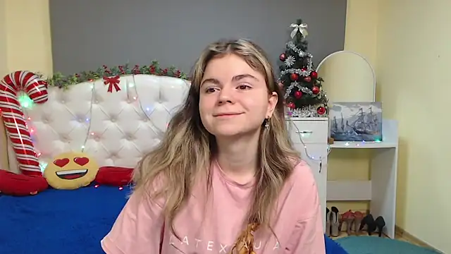 TinaRedly online show from December 13, 2025, 7:53 pm