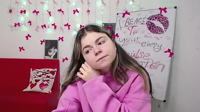 TinaRedly online show from March 19, 2026, 11:25 am