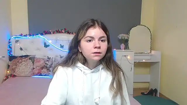 TinaRedly online show from May 1, 2026, 6:01 pm
