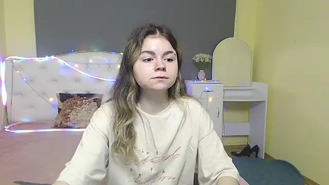 TinaRedly online show from May 7, 2026, 5:24 am