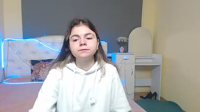 TinaRedly online show from May 9, 2026, 5:23 am