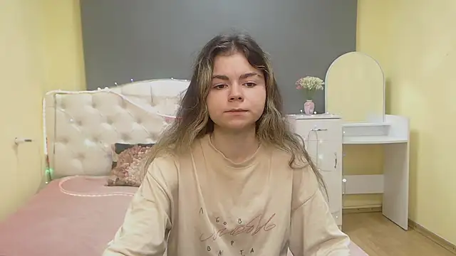 TinaRedly online show from May 11, 2026, 6:05 pm