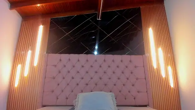 AinaPink online show from May 14, 2026, 11:17 am