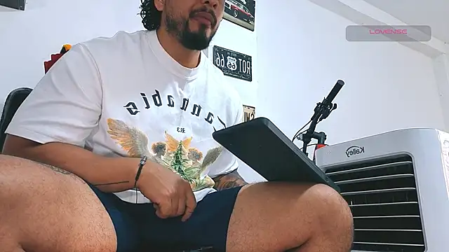 Snapshot of SilvaBranko chatting on February 13, 2026, 4:47 pm SilvaBranko online show from February 13, 2026, 4:47 pm