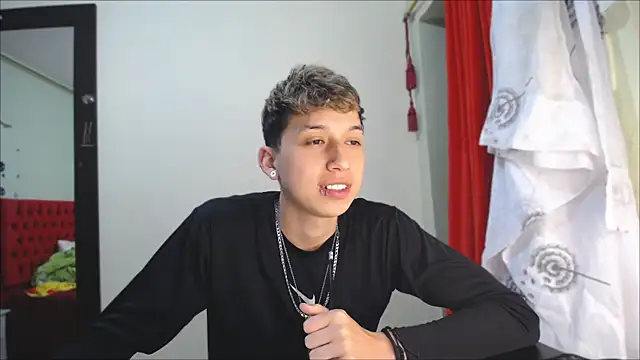 Snapshot of _Thomas_hot_ chatting on December 18, 2024, 7:30 pm Thomas hot online show from December 18, 2024, 7:30 pm