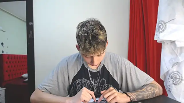 Snapshot of _Thomas_hot_ chatting on December 31, 2024, 6:05 am Thomas hot online show from December 31, 2024, 6:05 am