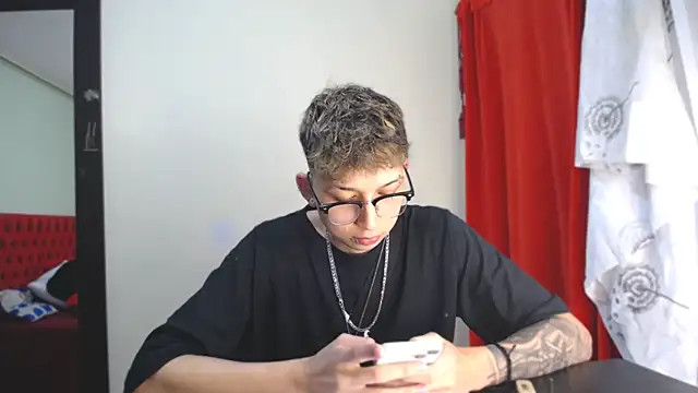 Snapshot of _Thomas_hot_ chatting on January 2, 2025, 8:02 pm Thomas hot online show from January 2, 2025, 8:02 pm