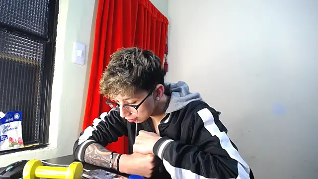Snapshot of _Thomas_hot_ chatting on February 1, 2025, 9:40 pm Thomas hot online show from February 1, 2025, 9:40 pm
