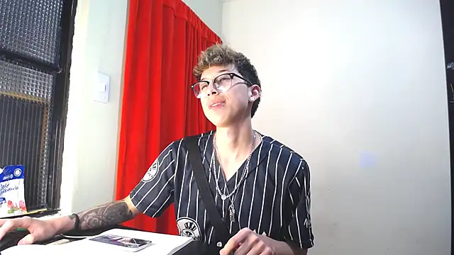 Snapshot of _Thomas_hot_ chatting on February 4, 2025, 6:17 pm Thomas hot online show from February 4, 2025, 6:17 pm
