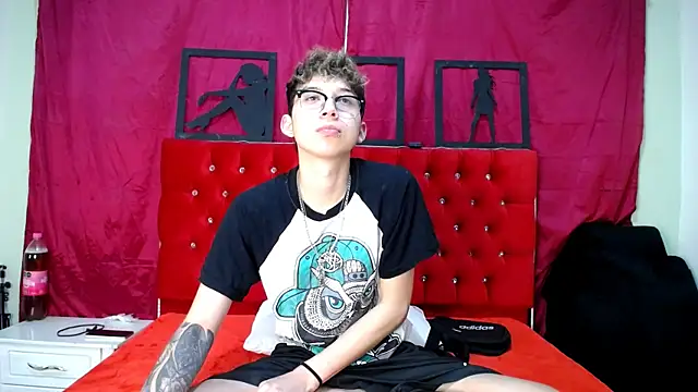 Snapshot of _Thomas_hot_ chatting on February 13, 2025, 7:42 pm Thomas hot online show from February 13, 2025, 7:42 pm
