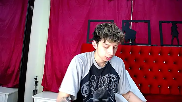 Snapshot of _Thomas_hot_ chatting on February 28, 2025, 7:15 am Thomas hot online show from February 28, 2025, 7:15 am