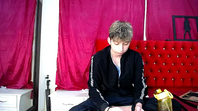 Snapshot of _Thomas_hot_ chatting on March 4, 2025, 7:08 am Thomas hot online show from March 4, 2025, 7:08 am