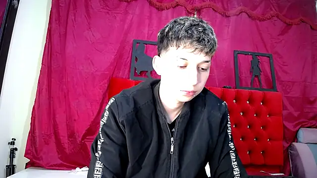 Snapshot of _Thomas_hot_ chatting on March 12, 2025, 2:41 am Thomas hot online show from March 12, 2025, 2:41 am