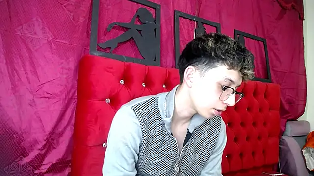 Snapshot of _Thomas_hot_ chatting on March 23, 2025, 4:27 am Thomas hot online show from March 23, 2025, 4:27 am
