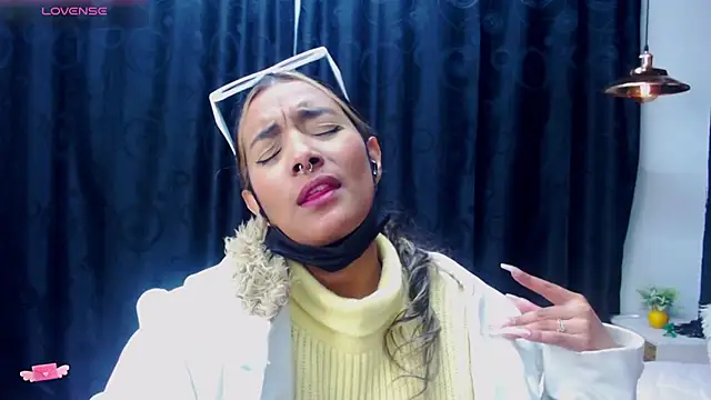 megan collins96 online show from December 19, 2024, 8:13 pm