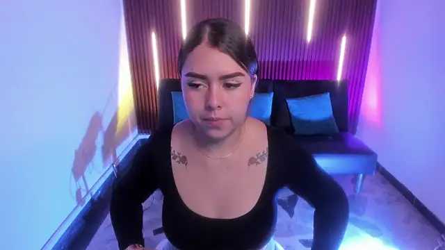 ArianaBaker online show from December 3, 2025, 2:37 pm