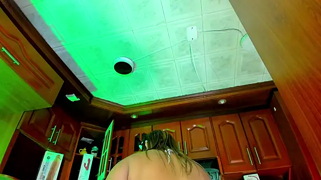 LaureenHills online show from December 7, 2024, 2:42 am