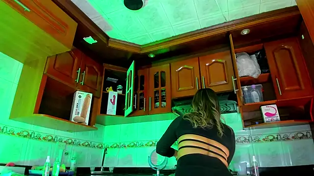 LaureenHills online show from December 10, 2024, 4:13 am