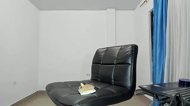 xmissinchesxx online show from February 5, 2026, 9:14 am