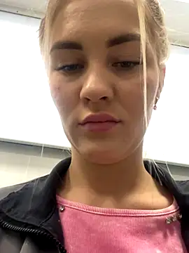 DreamGirl-777 online show from December 4, 2024, 7:28 am