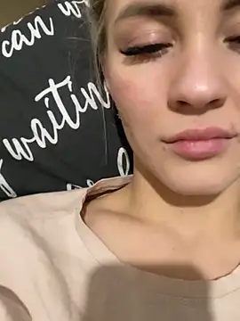 DreamGirl-777 online show from December 9, 2024, 2:06 pm