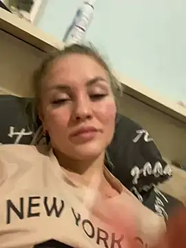 DreamGirl-777 online show from December 17, 2024, 6:20 pm