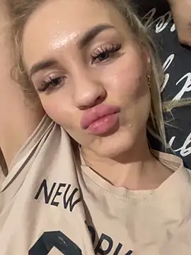 DreamGirl-777 online show from January 23, 2025, 1:13 pm