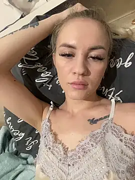 DreamGirl-777 online show from February 8, 2025, 4:04 pm