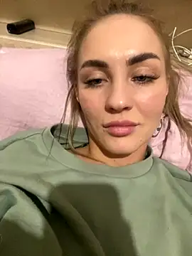 DreamGirl-777 online show from November 7, 2025, 1:33 pm