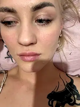 DreamGirl-777 online show from November 25, 2025, 1:33 pm