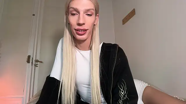 Snapshot of AliceSnowCatt chatting on May 8, 2026, 1:38 pm AliceSnowCatt online show from May 8, 2026, 1:38 pm