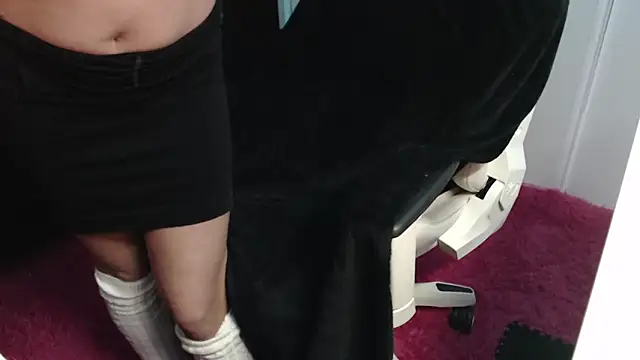 Snapshot of yamira25 chatting on December 8, 2024, 1:24 am yamira25 online show from December 8, 2024, 1:24 am